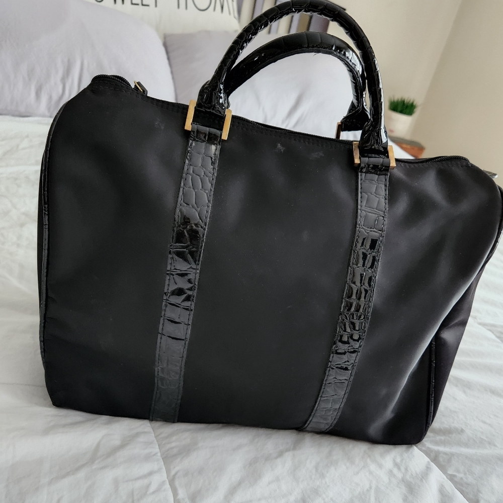 Black bag ~Medium size 14L x 12H x 7W...